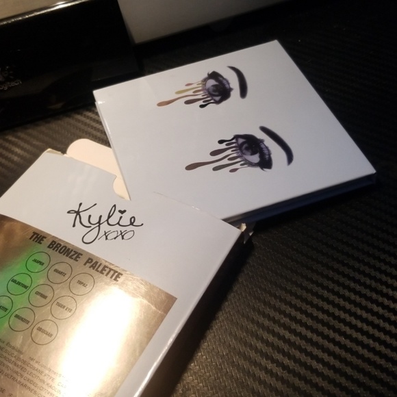 KYLIE KYSHADOW POWDER EYESHADOW PALLETE BRONZE - Picture 4 of 4